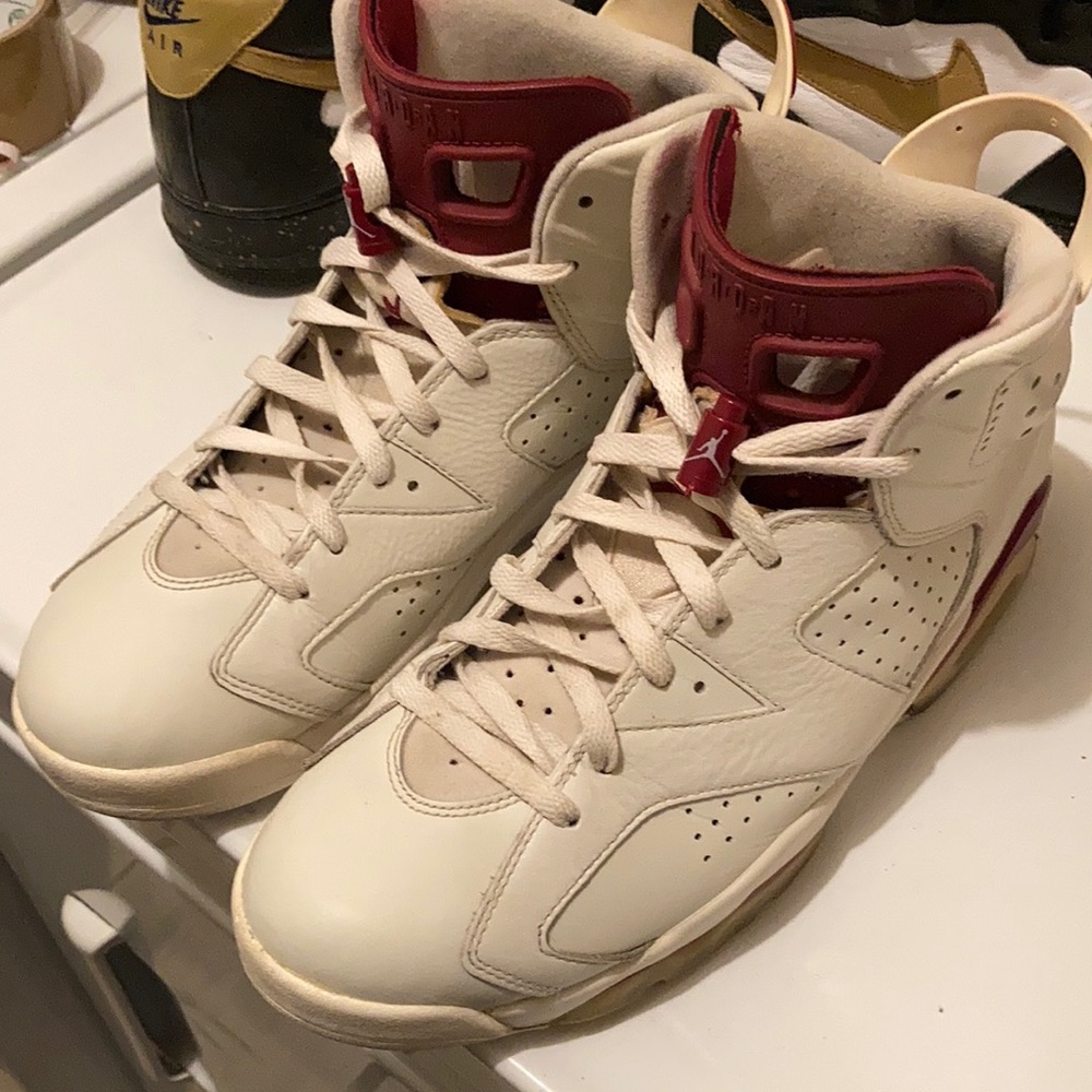 Jordan 6 maroon